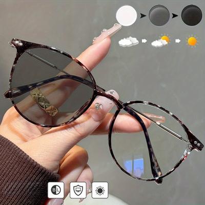 Photochromic Outdoor Fashion Glasses  Unisex Stylish Round Frame with Metal Hinges Transition Lenses for Indoor & Outdoor Use