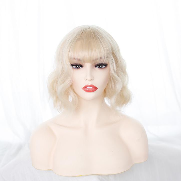 

Bybrana Короткие вьющиеся светлые парики Боб с челкой для женщин Ежедневные вечеринки Натуральные волосы Синтетические термостойкие волокна волос 35CM