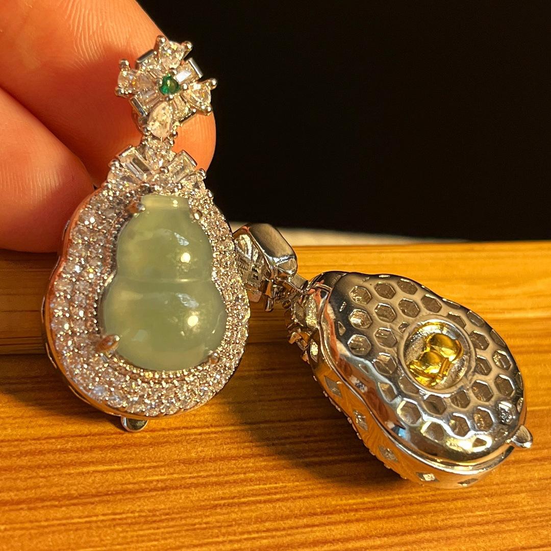 Natural Jadeite Gourd Pendant, Real Shot.