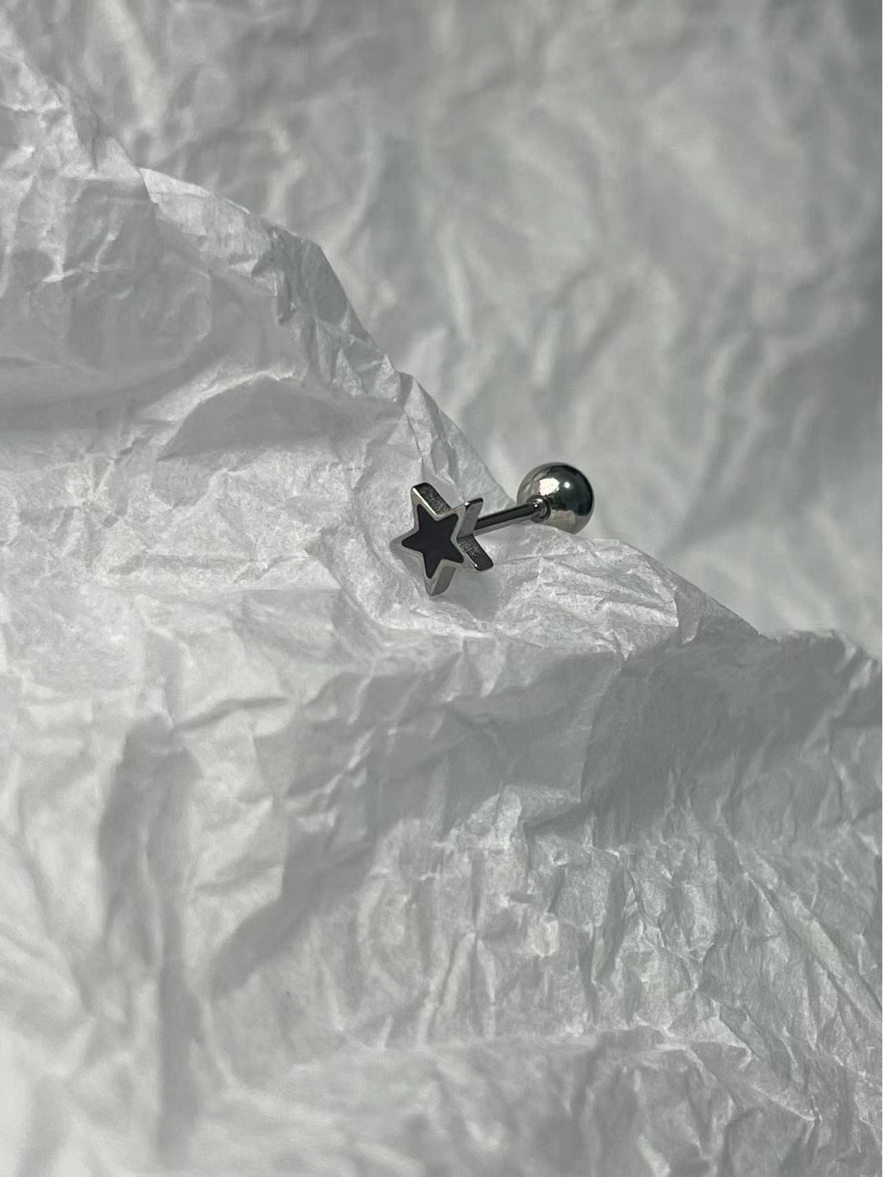 

2023 Жіночі сережки-кліпси зі зіркою-хрестом із титанової сталі – крутий і простий дизайн