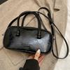 Ielgy Premium Texture Retro Portable Autumn Winter All-Match Pillow Bag Commuter Shoulder Messenger Bag