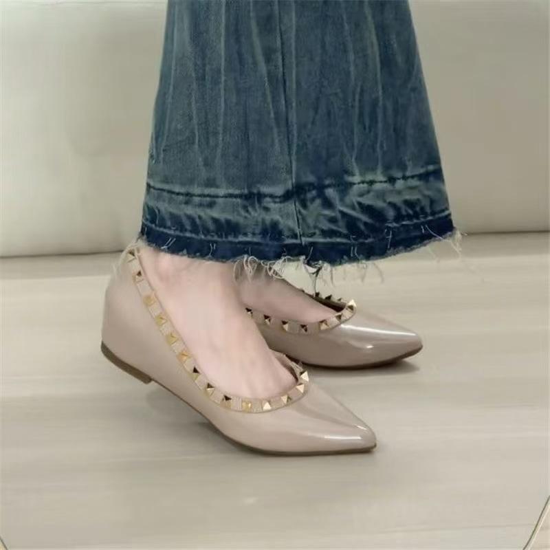 Small inner height increase French single shoes summer new pointed shallow rivets small size evening shoes