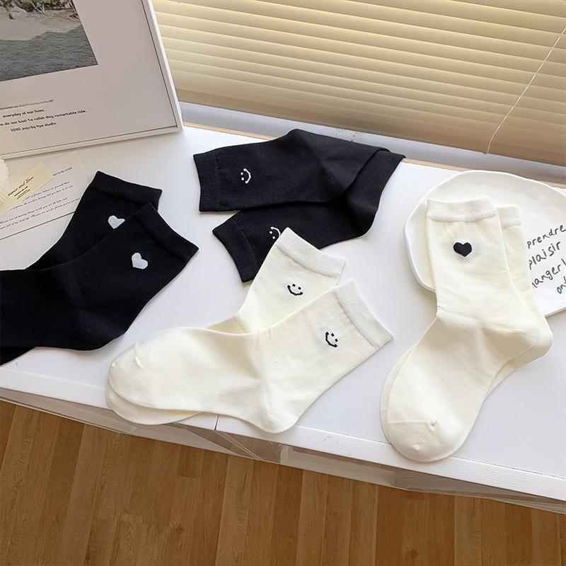 Simple and Trendy Mid-calf Socks for Women with Smiling Faces, Versatile for Autumn, and Boneless Pile Socks