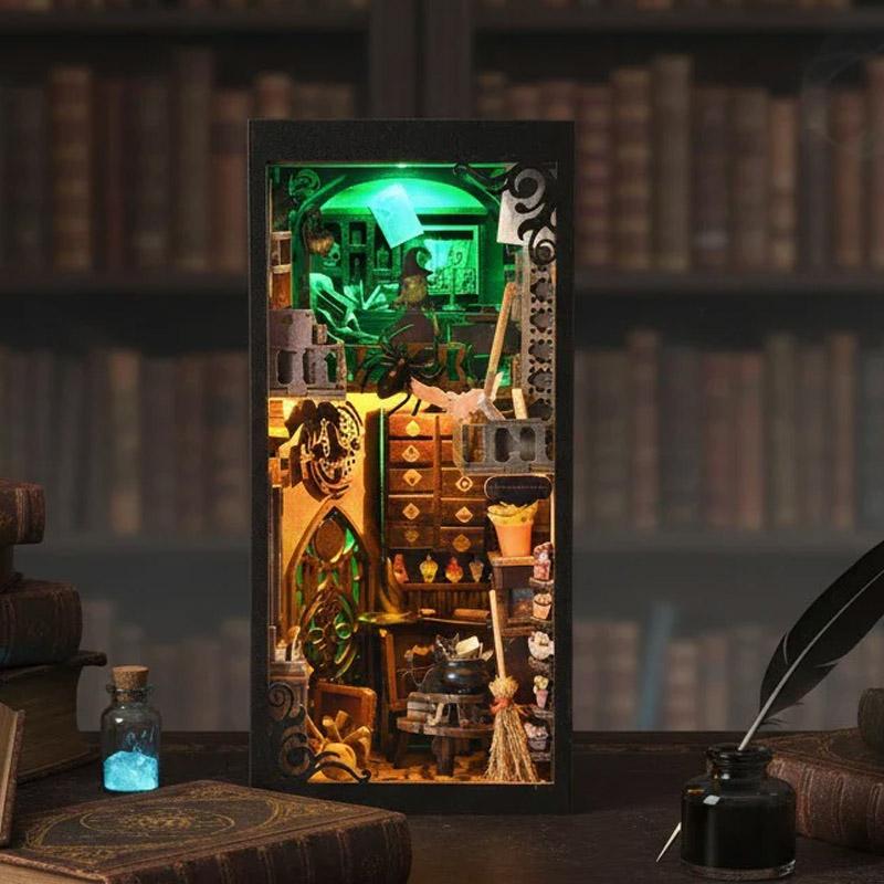 Book Nook Miniature House - Magic Academy*