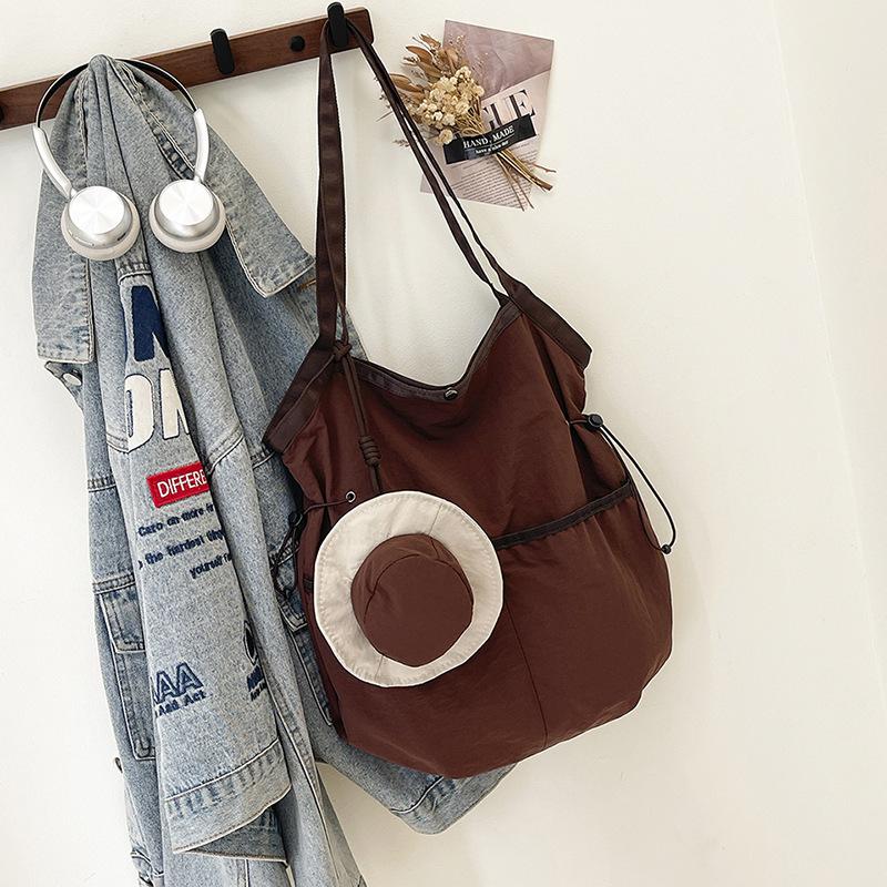 

Niche design simple, fashionable and versatile high-end tote bag casual autumn women s shoulder oblique span bag коричневый