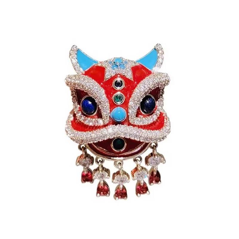 Elegant Retro Lion Brooch - High-Grade Corsage Lapel Pin for Women's Suit.