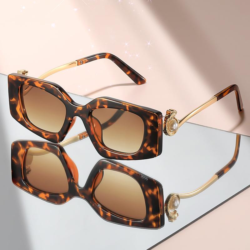 New small-framed cat-eye sunglasses with metal Lightweight imitation pearl temple fashionable decorative sunglasses