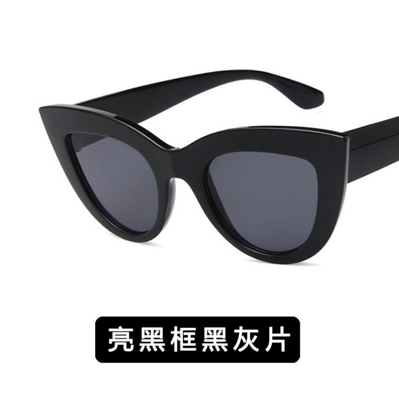 New Large Frame Cat Eye Sunglasses Women Vintage Classic UV400 Protection Outdoor Travel Sun Glasses Fashion Eyewear