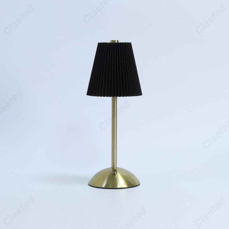 Kreativer LED-Faltenstoff-Lampenschirm Schlafzimmer Nachttischlampe USB-Lademodell Touch-Nachttisch Wohnzimmer Kleine Tischlampe