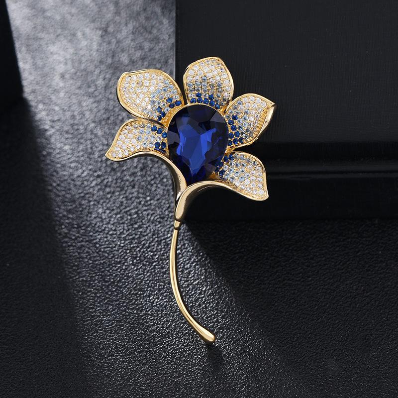 

Нишевая брошь из хрустальной магнолии высокого класса, элегантная брошь с высоким темпераментом, булавка для пиджака, модные аксессуары