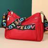 Yogodlns Vanntett nylon skulderveske kvinner Flerlags Crossbody-veske med stor kapasitet Mote Letter Messenger Handbag