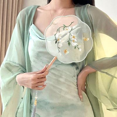 Kulatý vějíř v čínském stylu s výšivkou pro Hanfu a Qipao