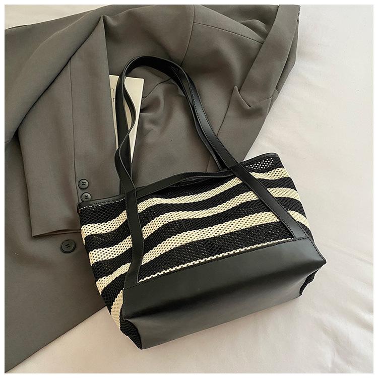 2025 new straw tote bag black and white striped holiday women's bag large capacity beach bag woven portable shoulder bag