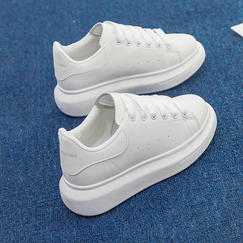 

McQueen маленькие белые туфли женские 2025 весна и осень новые универсальные на толстой подошве со скрытой платформой спортивные кеды папины кроссовки ins тренд 45