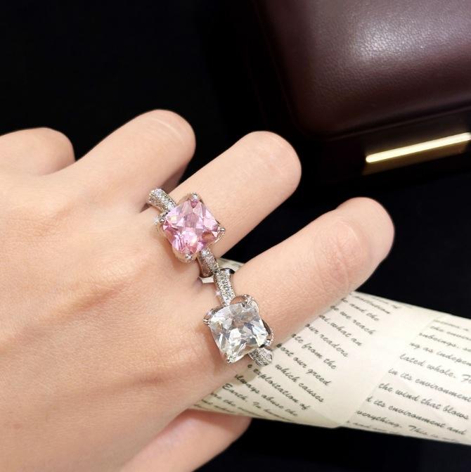 Popular European and American luxury square ice flower cut high carbon diamond ring, celebrity feeling colored treasure ring