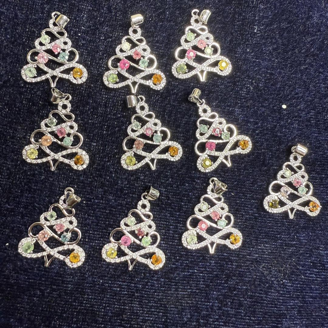 

Korean-Style Diamond Christmas Tree Necklace for Women - European & American Creative Pendant Design, Perfect Holiday Gift