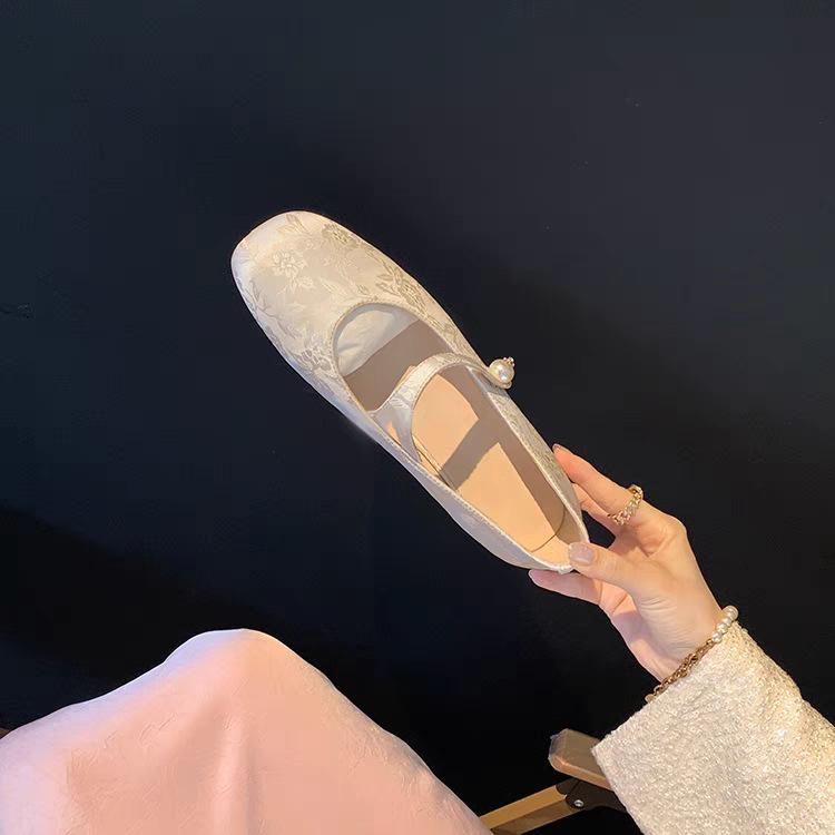 

New Chinese style flat-soled single shoes women s retro French ballet square head embroidery one-button thick heel Mary Jane shoes 40