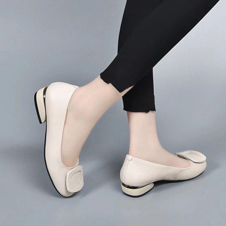 New comfortable shoes autumn square head shallow mouth soft sole soft surface Doudou shoes thick heel single shoes