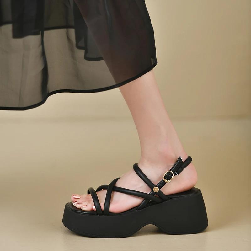 Modeplattformssandaler med korsade remmar för kvinnor Sommar 2024 Tjock botten Gladiator-skor Dam Casual Halkfria Kilsandaler