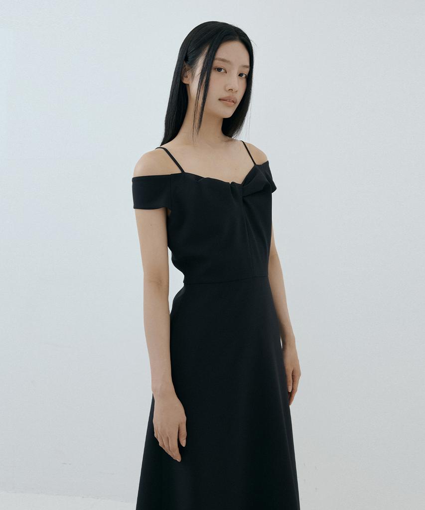 Lucirju Romantic Twist Strap Dress (Black)