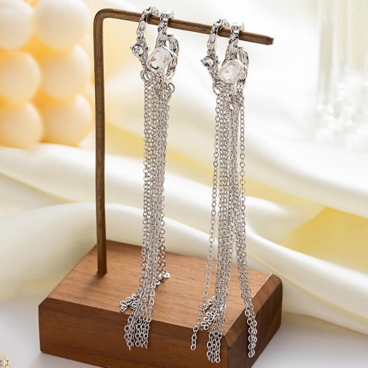 Продвинутые асимметричные клипсы для ушей, Простые серьги-клипсы с цепочкой и бахромой, Бриллиантовые серьги для женщин, подчеркивающие темперамент