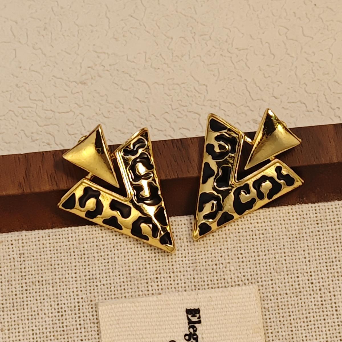Leopard Print V-Shaped Earrings For Women S Light Luxury High-End Earrings, Autumn And Winter Light Luxury High-End Niche Personalized Earrings