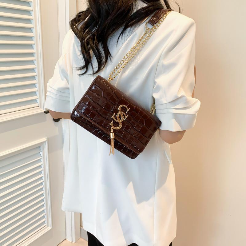Fashionable Retro Small Square Bag Handheld Crossbody Bag Large Capacity New Temperament and Fashion Design One-shoulder Crossbody Bag