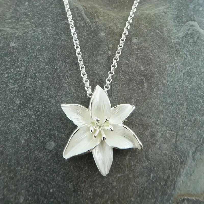 

Necklace, Exquisite Flowers, Fashionable and Elegant, Versatile Necklace and Pendant срібний