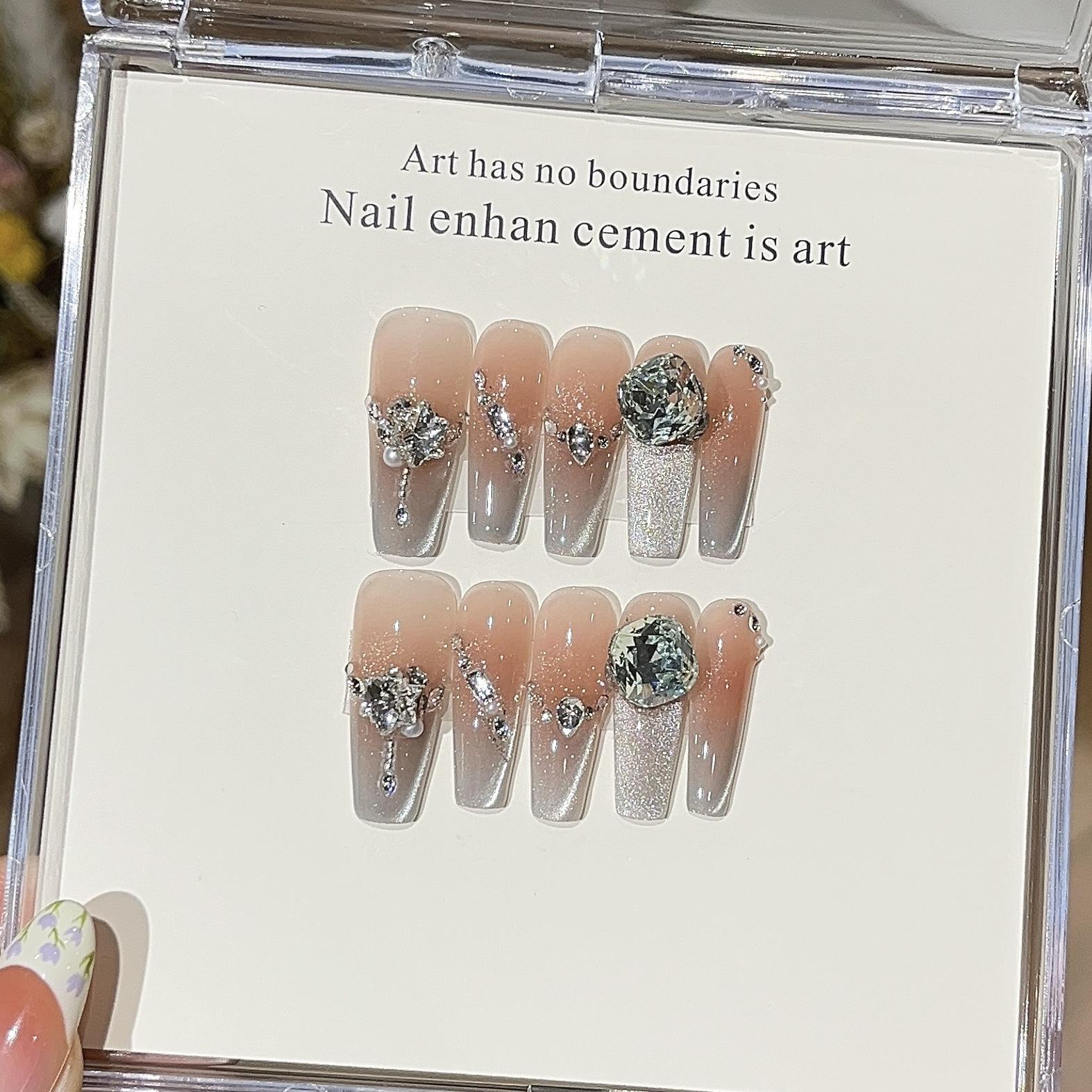 

Яркий звездный свет, ощущение высокого класса, мигающий боковой свет, цепочка «кошачий глаз», сломанный бриллиант, бутик K9, легкая роскошная носимая броня L