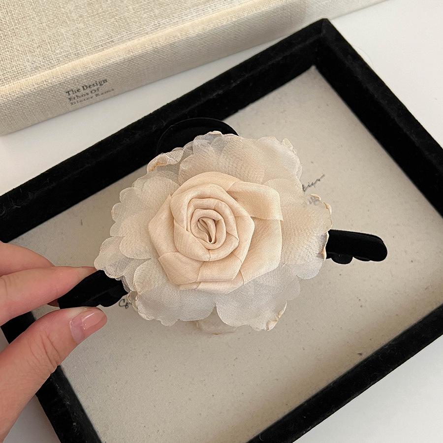 Elegant Rose Shark Clip: Stylish Chinese-Inspired Hair Accessory for Buns