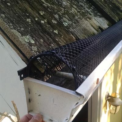Easy Install 315" Gutter Guard Mesh Roll with Hooks, Plastic Leaffilter Bird Blocker Net for Roof Gutters Downspouts
