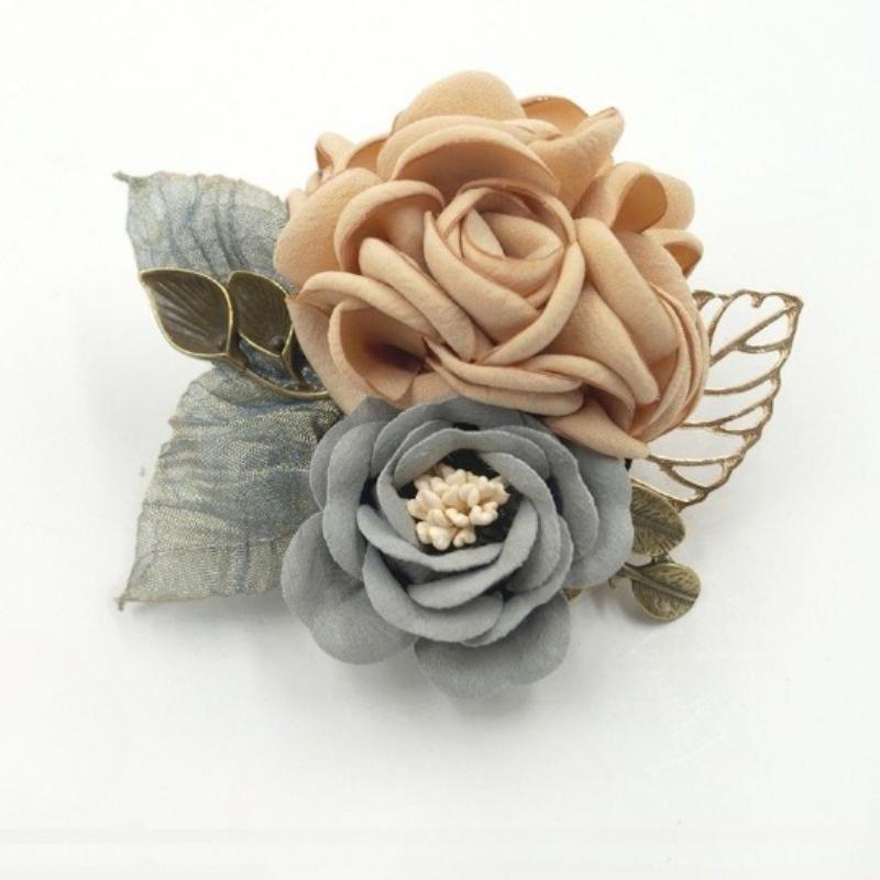 Spilla Corsage Fiore in Tessuto di Lusso per Sciarpe e Maglioni