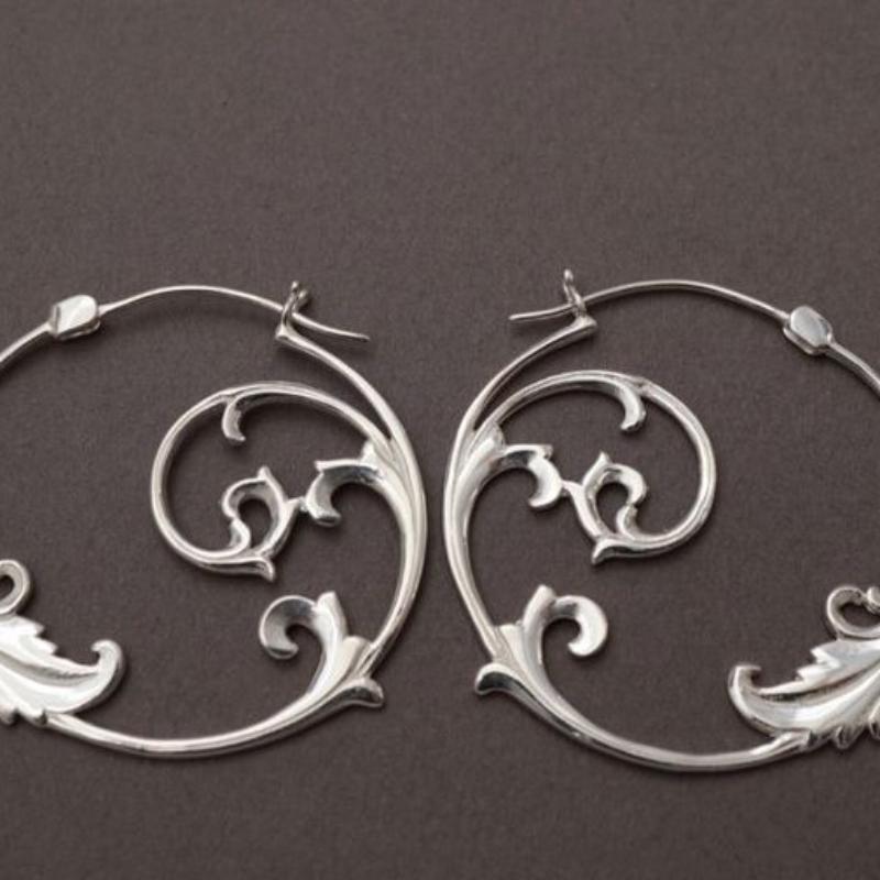 Vintage Silver Minimalist Style Metal Carved Pattern Earrings Ethnic Geometric Spiral Pendant Women'S Jewelry