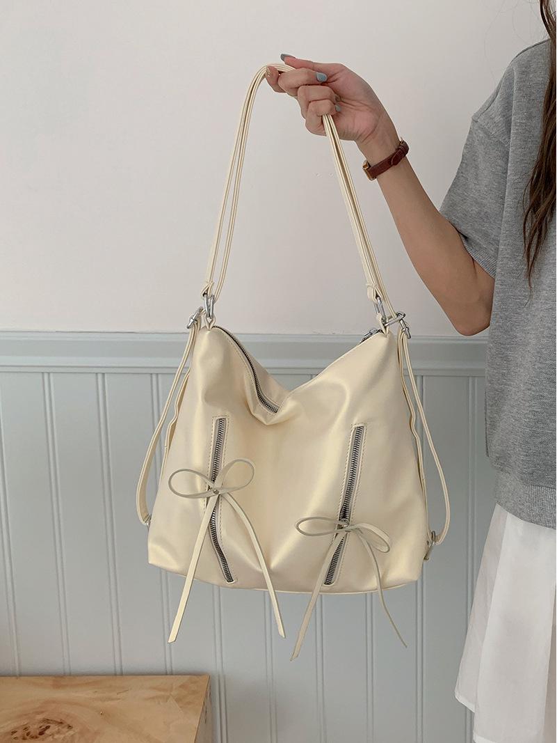 

Женский рюкзак с бантом 2025: Модная вместительная корейская сумка-тоут для повседневного ношения на одном плече кремовый