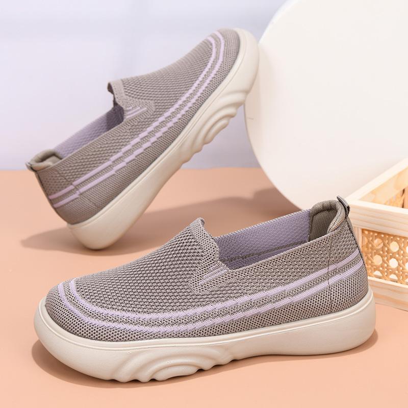 

New spring and autumn one-pedal fly-woven casual shoes with soft soles and lightweight medium and old cloth shoes for women 36