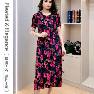 02 Spring/Summer Pleated Round Neck Fragmented Flower Dress Short Sleeved Loose and Slimming Middle Aged Women's Wear