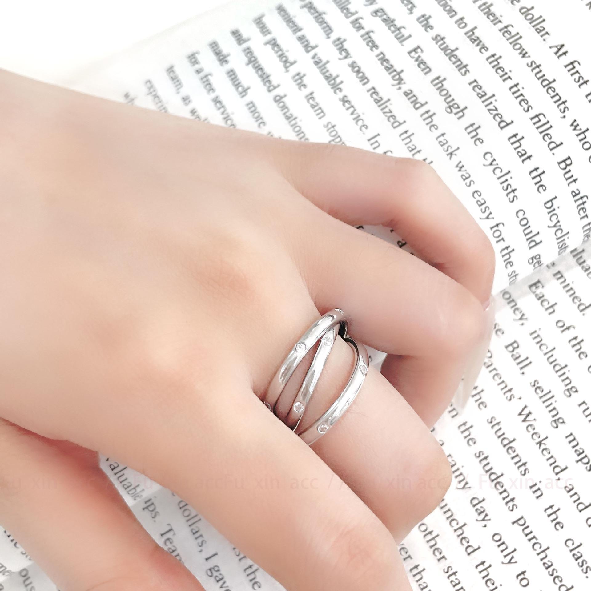 

Винтажное кольцо на мизинец из трех переплетенных колец в стиле хип-хоп с высококачественным текстурным дизайном rr468 красный