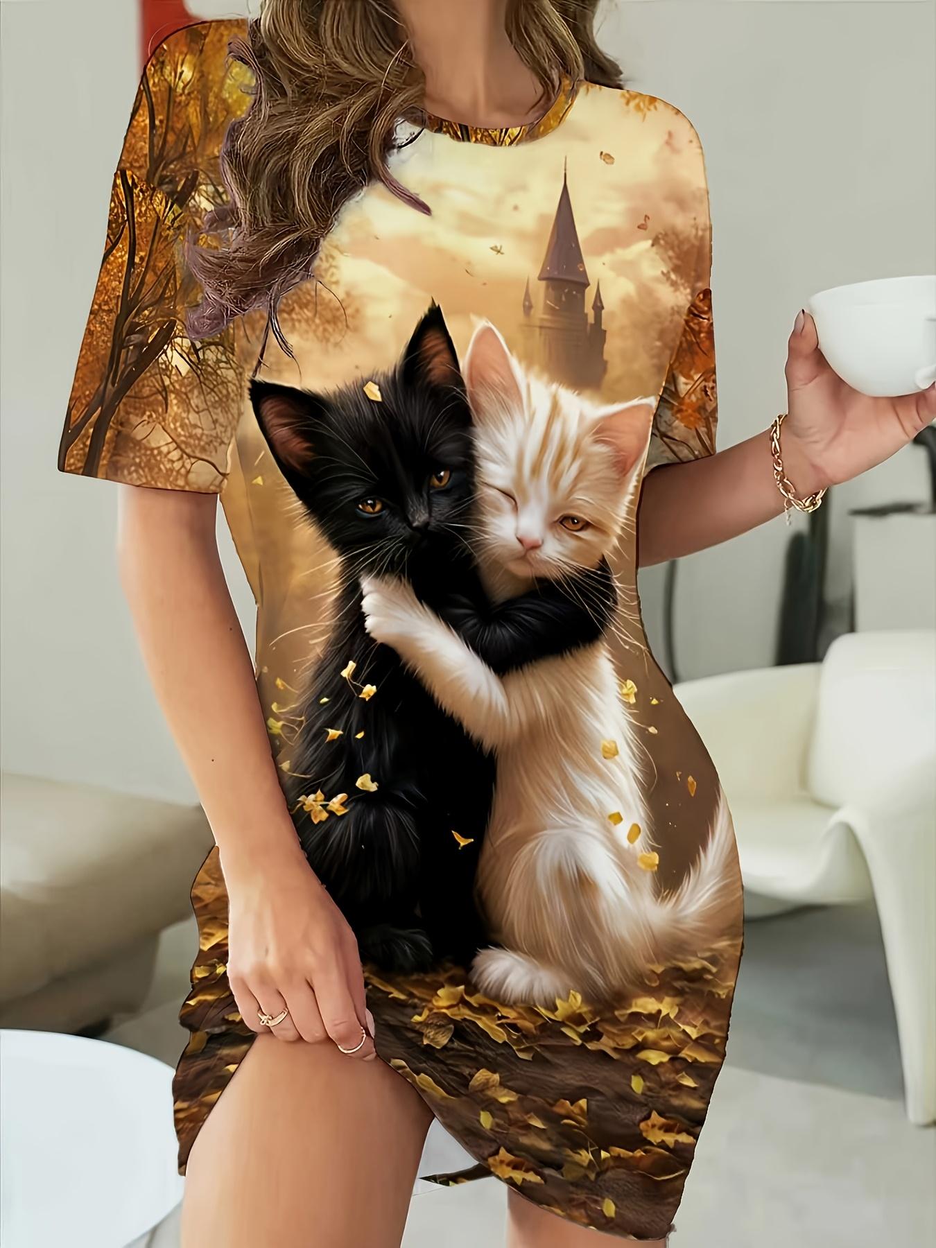 Ladies; a Printed Nightgown Featuring a Design of Two Cats Embracing in a Fantasy Forest with Golden Leaves And a Castle Backdrop S дубильная кора