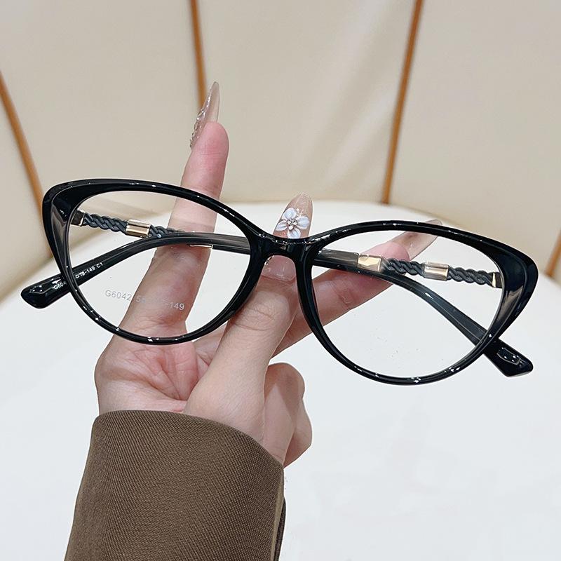 Women's Ultra-Light Cat-Eye Fashion Glasses - Elegant, Comfortable, and Stylish Eye Protection.