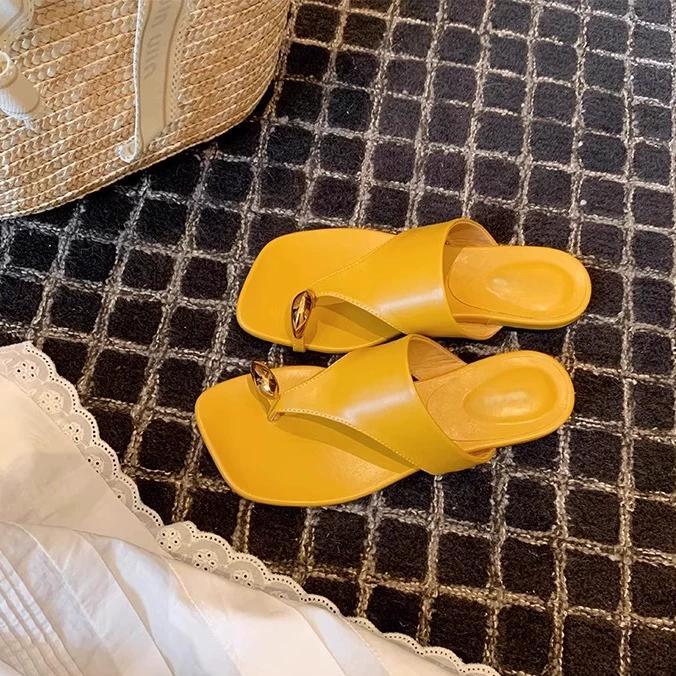 Grape Mother Same 2025 New Fashionable Metal Cover Toe Square Head Small Low Heel Cool Slippers Women Wear Summer Beach