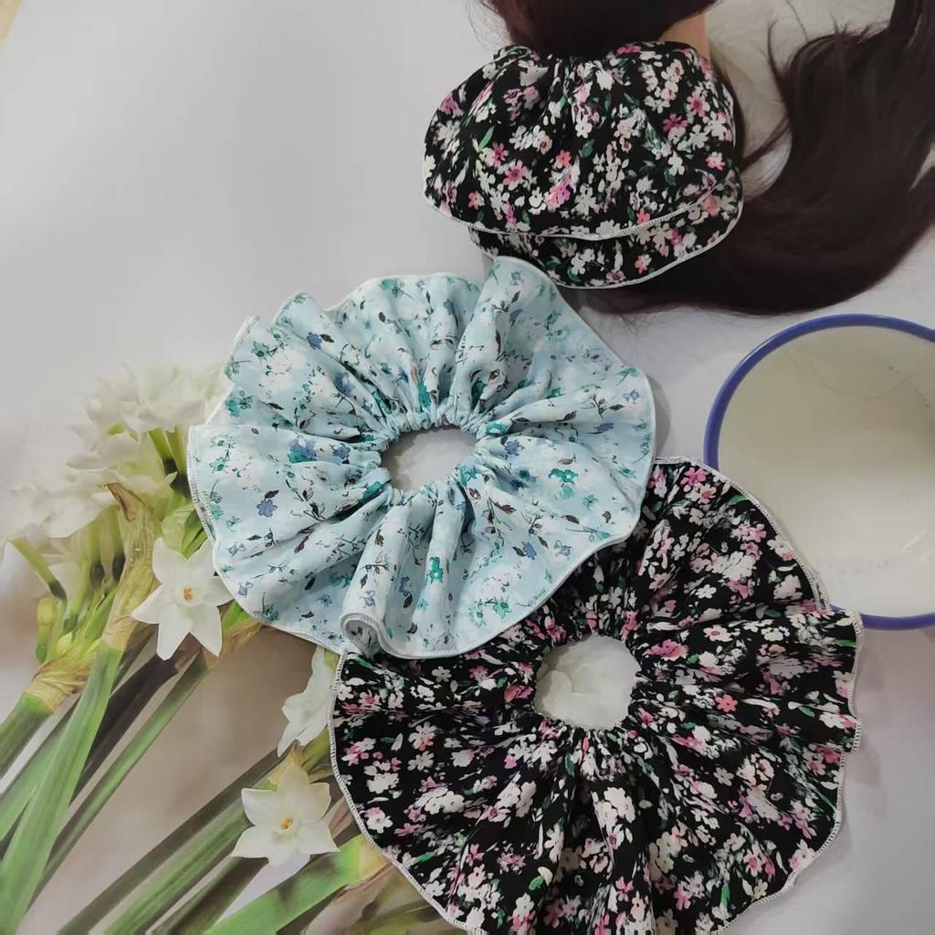 Korean Fabric Super Fairy Hair Tie with Heart and Flower Design - Versatile and Fashionable Headwear Accessory.