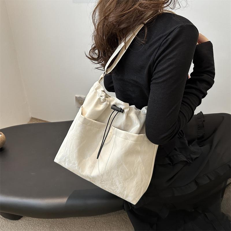 2025 New Temperament Fashion Design Single Shoulder Crossbody Foreign Style Solid Color Retro Fresh Underarm Texture Tote Bag