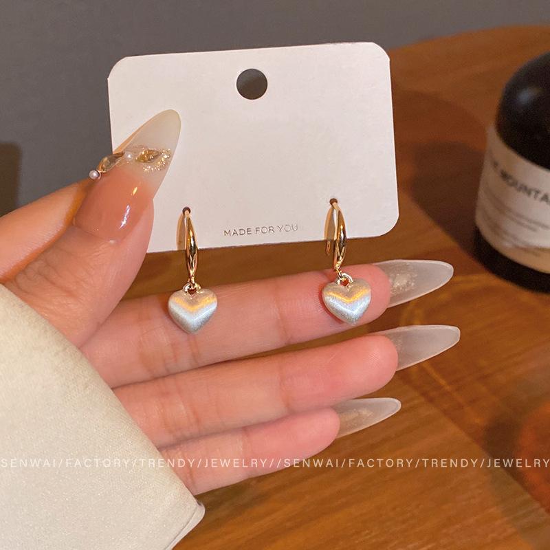 Ins Wind Pearl Love Earrings Women's Exquisite Niche Versatile High-end Stud Earrings 925 Silver Needle Explosive Earrings Wholesale