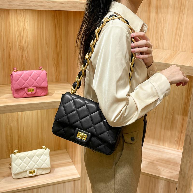Çanta Kadın İlkbahar Yaz Küçük Parfümlü Rüzgar Yumuşak Deri Kare Şişman Halka Zincirli Çanta Moda Kalın Zincirli Omuz Çantası