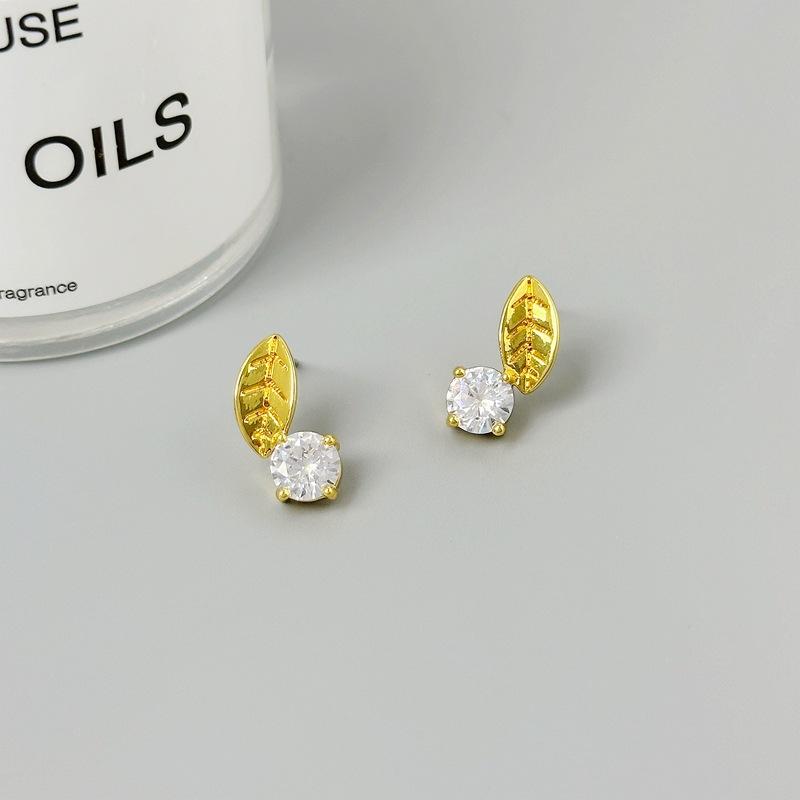

Fashion Commuter Design Gold Leaf Zircon Inlaid Stud Earrings High-End Light Luxury Earrings золотой