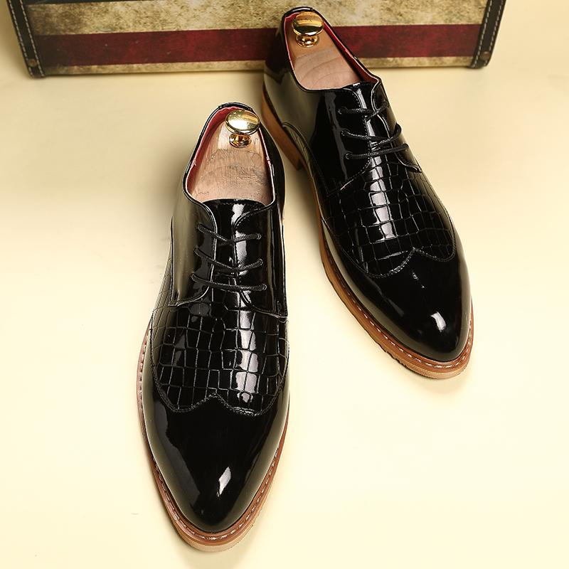 

Модные лакированные кожаные туфли для офиса, деловые оксфорды, блестящие повседневные свадебные туфли, мужские туфли дерби, мужские туфли для торжественных случаев 39 чёрный