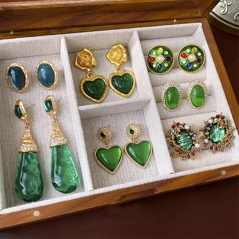 Elegant Vintage Women Girls Classic Resin Stone Earrings Ear Clips Fashion Retro Palace Lady Party Banquet Jewelry Ear Rings