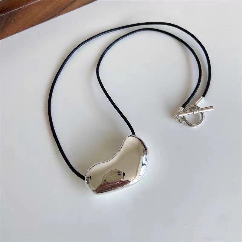 Elegant Heart Pendant Leather Necklace - Minimalist Style for Women