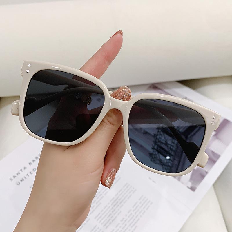 2025 Retro Square Frame Unisex Sunglasses – Trendy Fashion with Rice Nail Accent