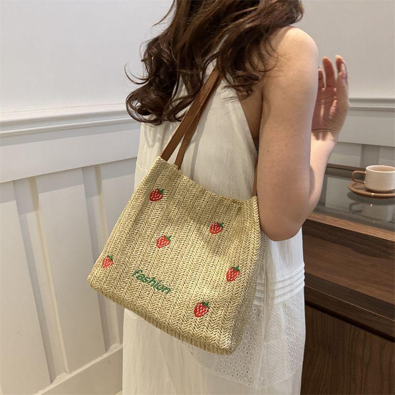 Summer Strawberry Straw Woven Large Capacity Tote Bag New Fashionable and Versatile Casual Small Fresh Shoulder Bag